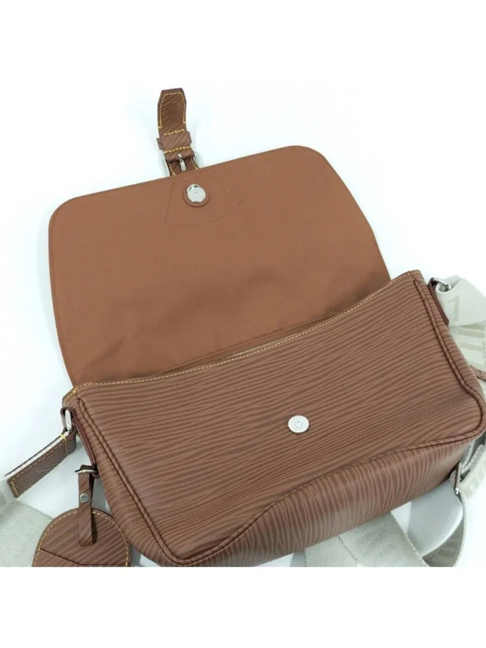 Louis Vuitton Montsouris XL Messengerbag Epi Brown